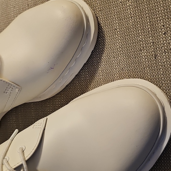 Dr. Martens Mono  White Oxford Leather Shoes - Picture 11 of 11